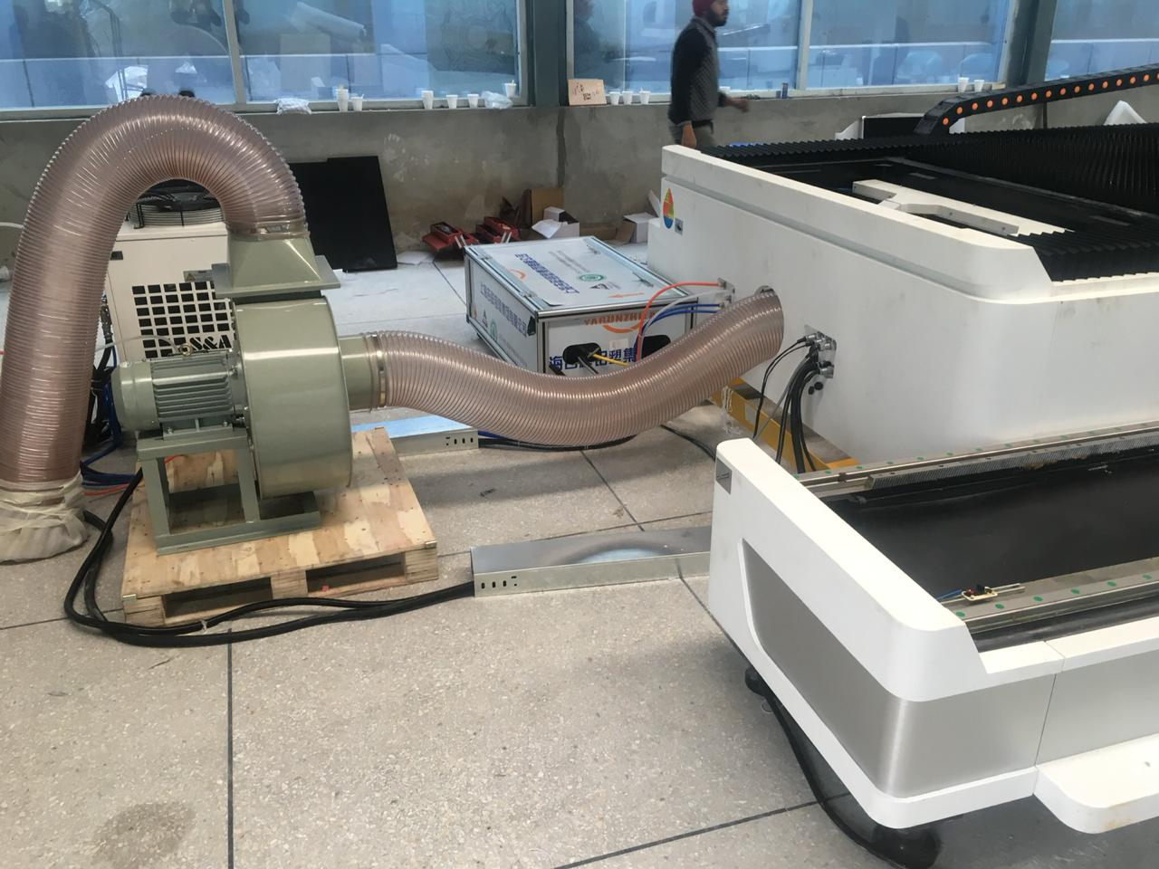 metal laser cutting services cnc fiber laser cutting machine