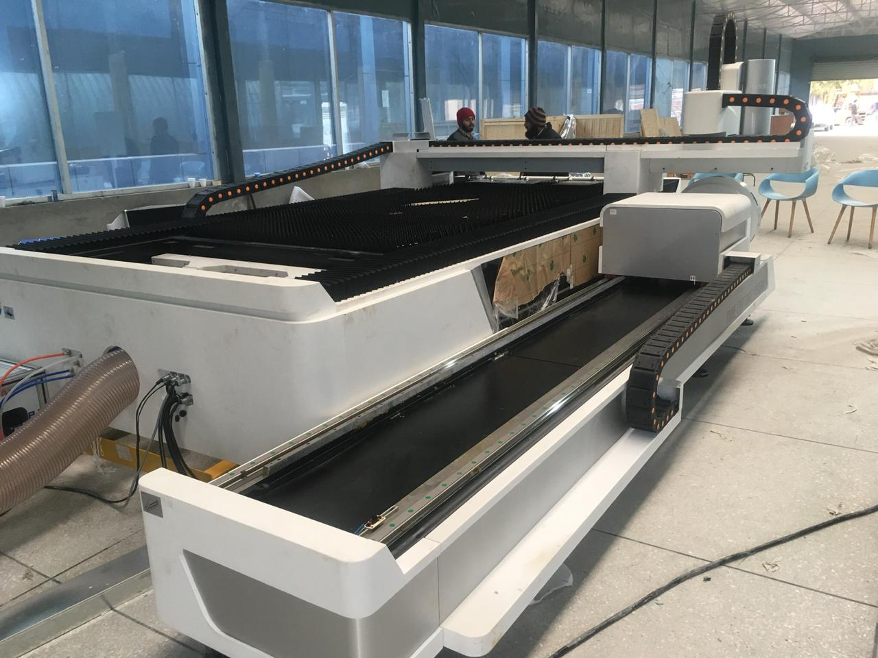 black color cnc laser cutting machine