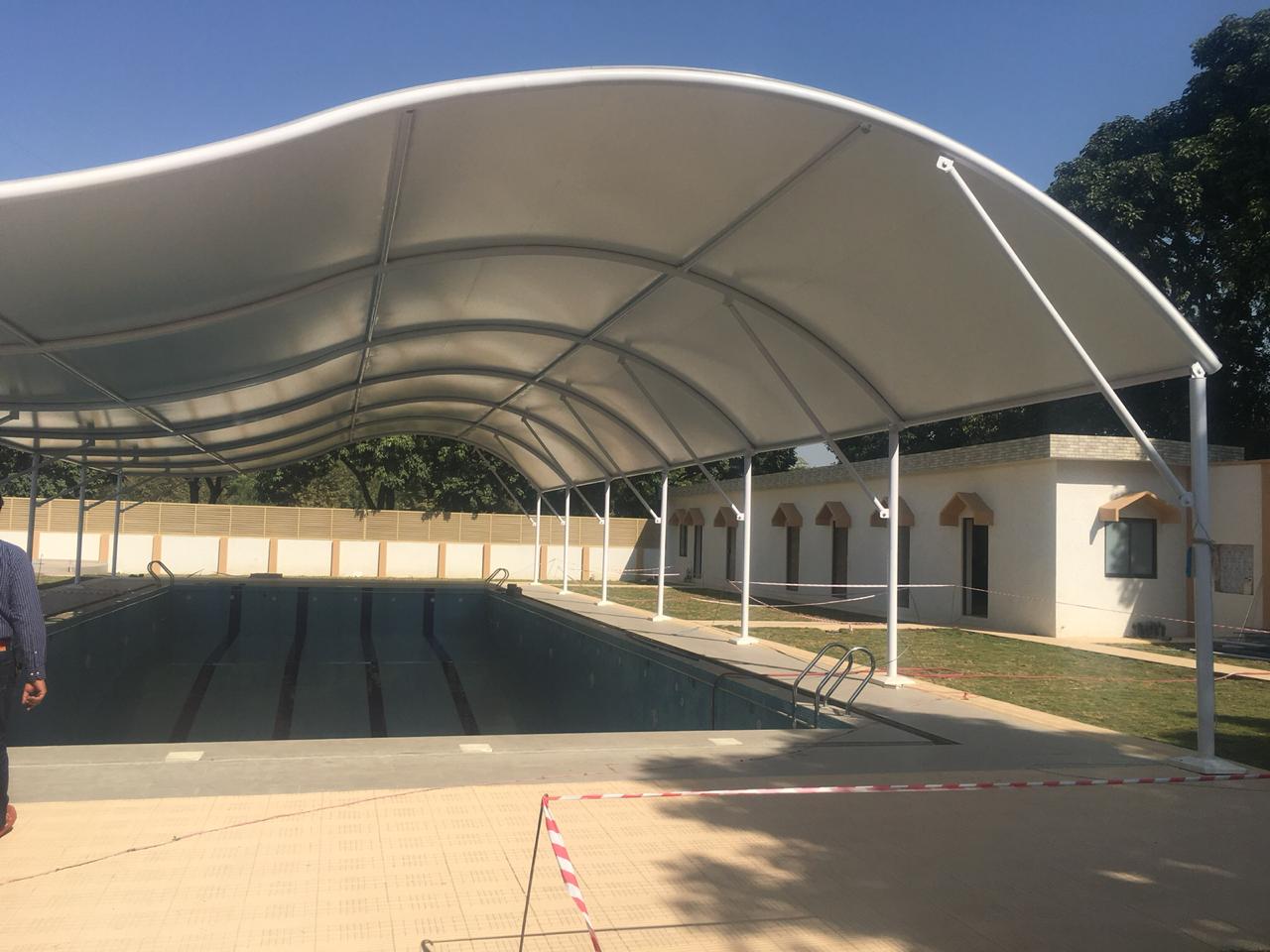 swimmingpool shed